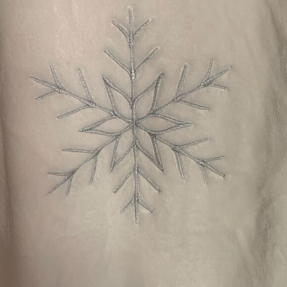 Soft Fuzzy Snowflake Christmas Top - Picture 4 of 7